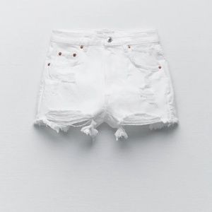 Zara NWT White ripped signature denim shorts, high waist, Size 4